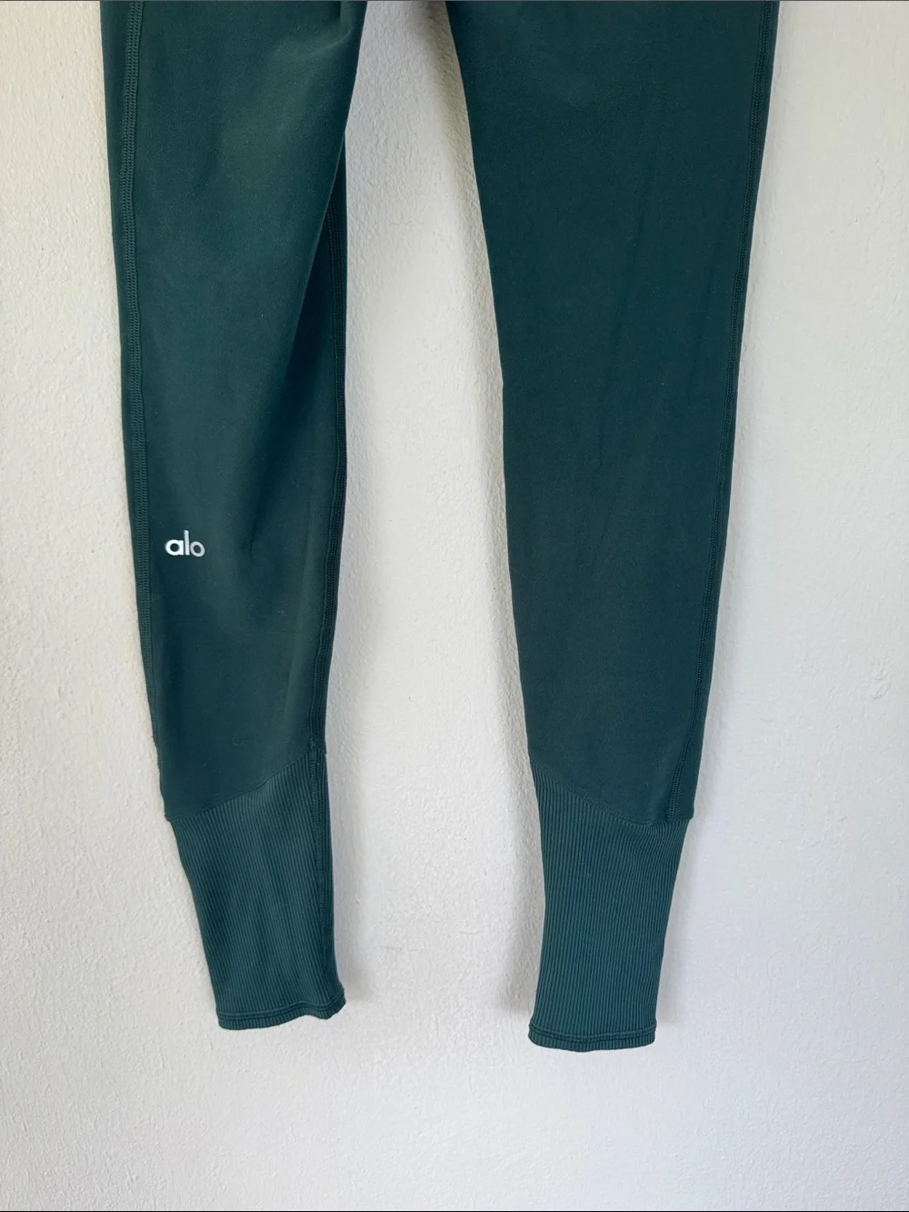 Alo Yoga dark forest green high rise rib trim full length leggings size small